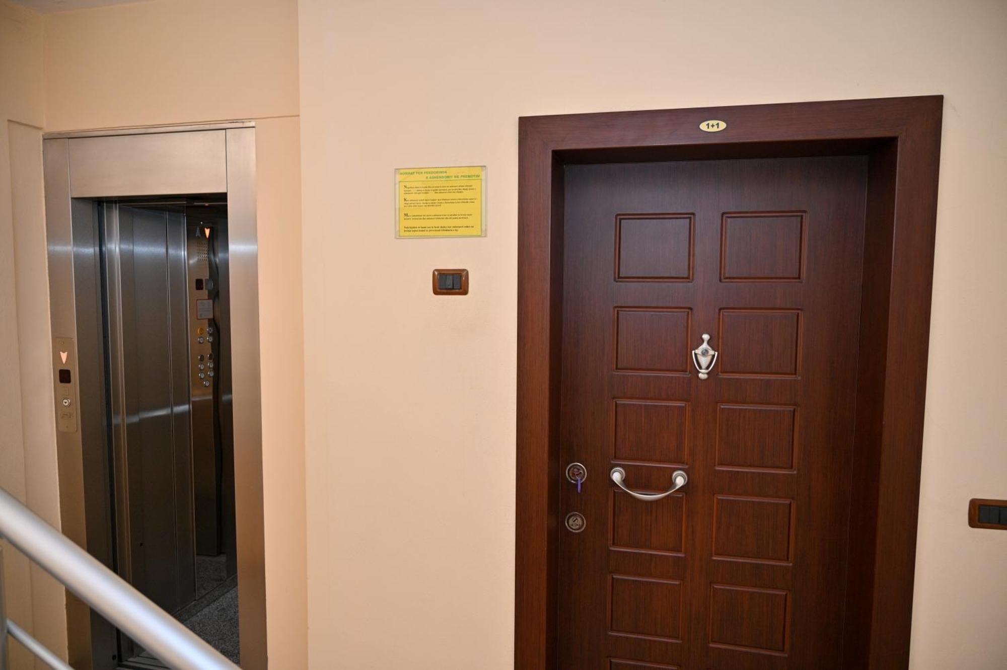 Hotel Vila Emes Durrës Buitenkant foto